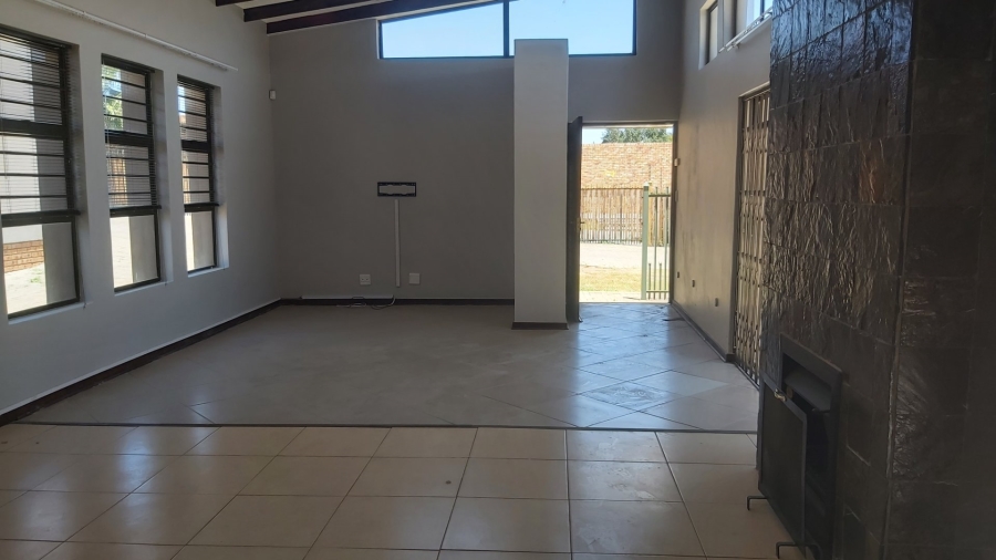 To Let 3 Bedroom Property for Rent in Hillside Free State